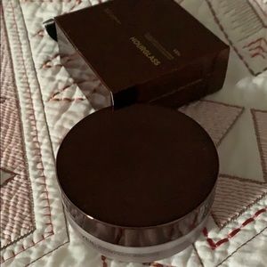 Hourglass Veil Translucent Setting Powder
